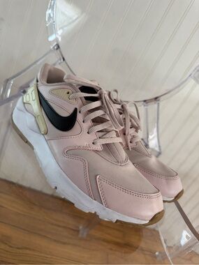 Nike Women’s Light Pink Athletic Sneakers with Black Swoosh